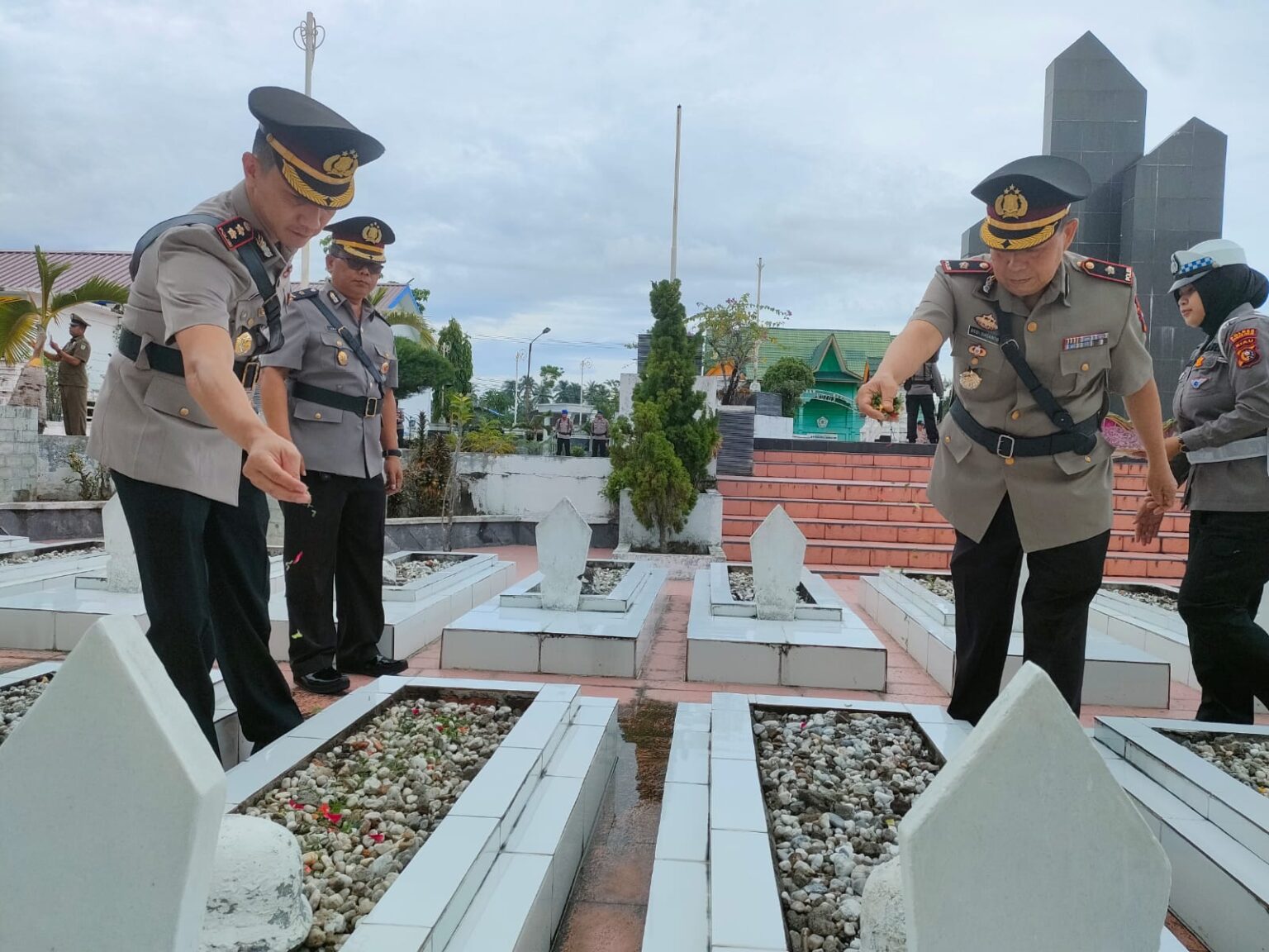 Kapolres Rohil Pimpin Upacara Ziarah Makam Dalam HUT Bhayangkara ke 77 